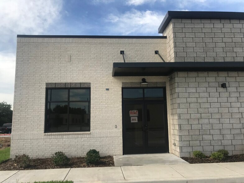 More Photos Of 202 Industrial Blvd, Sugar Land Loft Creative Space For Lease
