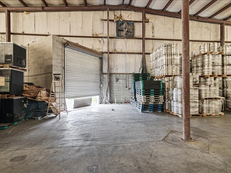 More Photos Of 12925 N 49th St, Clearwater Warehouse For Lease