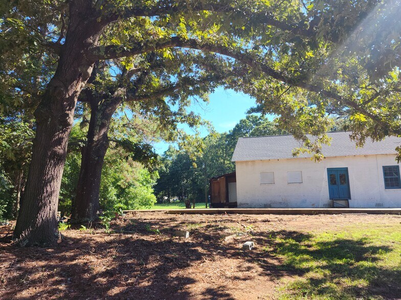 More Photos Of 6795 Keith Bridge Rd, Gainesville Restaurant For Lease