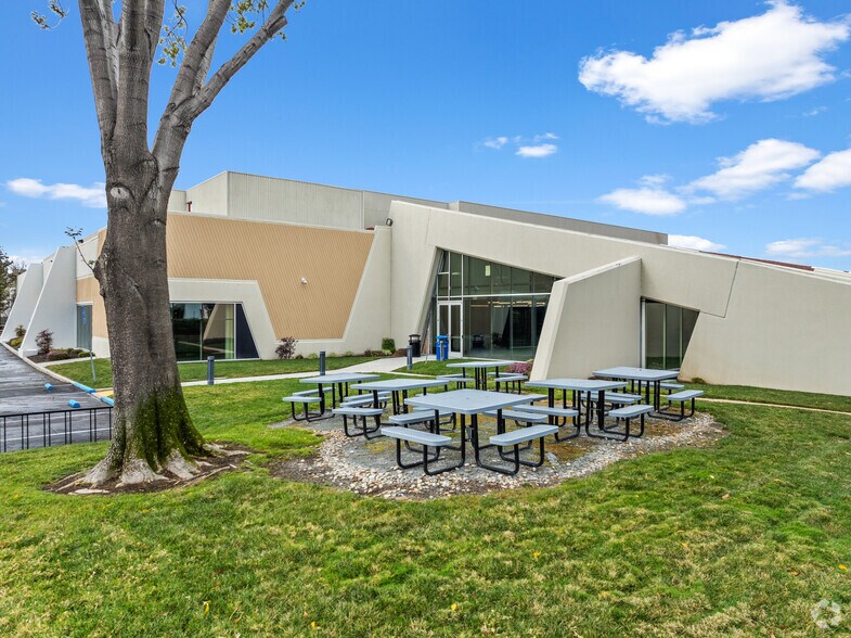 More Photos Of 195 S Milpitas Blvd, Milpitas Research And Development For Lease