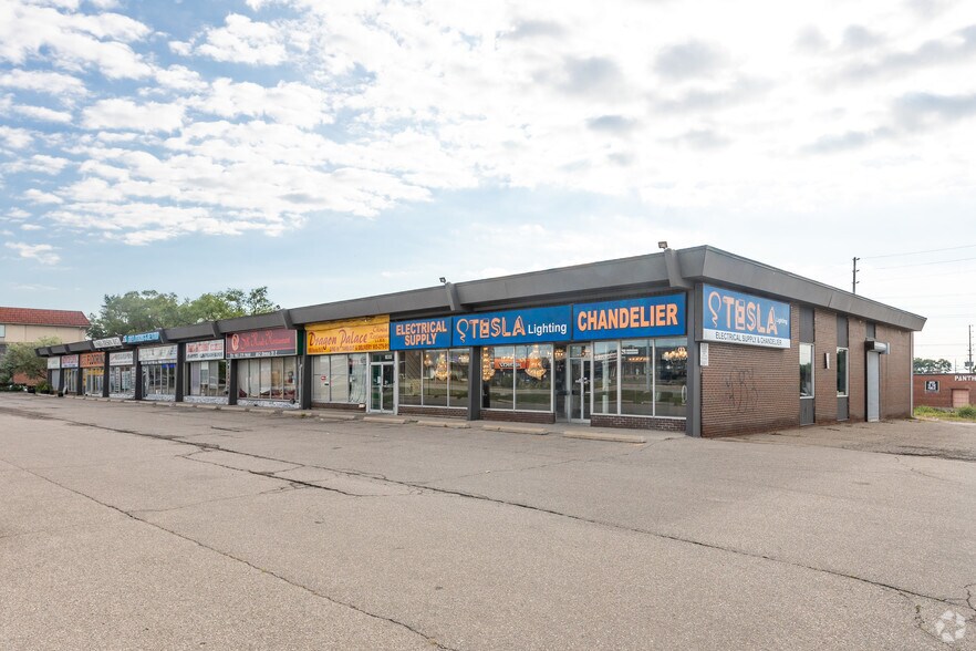 More Photos Of 1846-1872 Dundas St E, Mississauga Freestanding For Lease