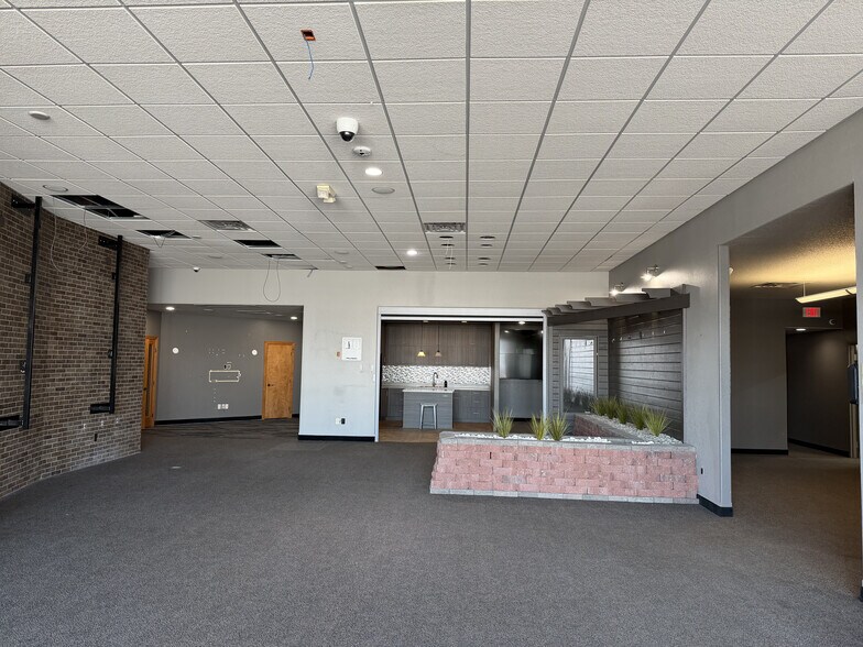 More Photos Of 2306 Clydesdale Dr, Bismarck Storefront For Lease