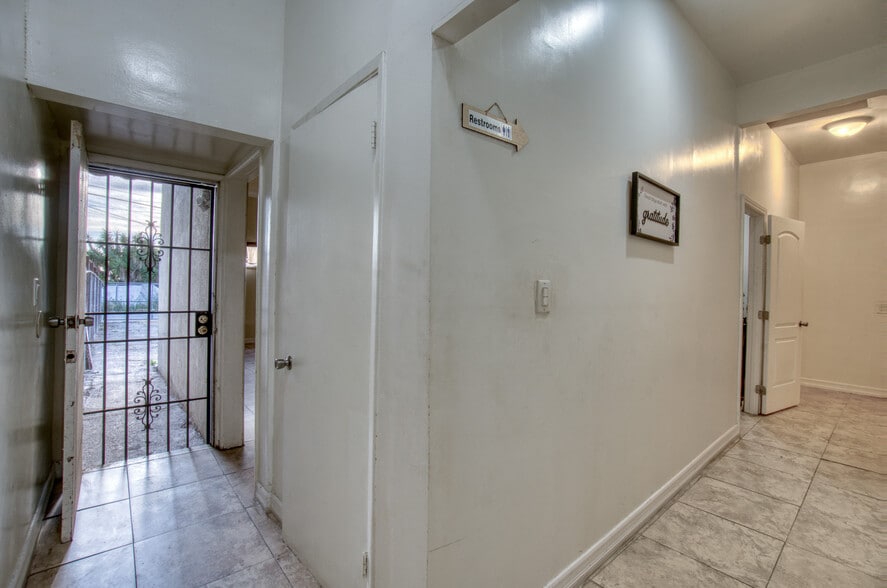More Photos Of 11123 S Western Ave, Los Angeles Office For Sale