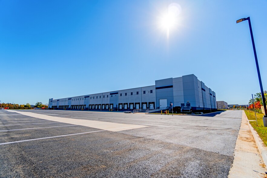 More Photos Of 25435 Pleasant Valley Rd, Chantilly Industrial For Lease