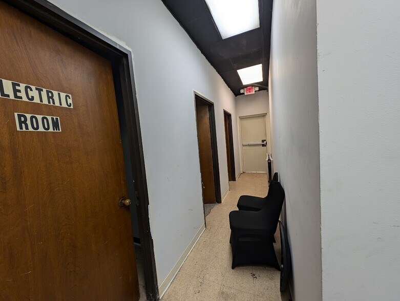 More Photos Of 3926 Avenue H, Rosenberg Unknown For Lease