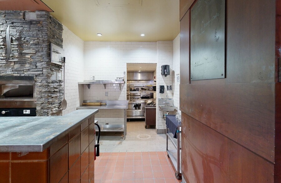 More Photos Of 313 N Charles St, Baltimore Storefront Retail Residential For Lease