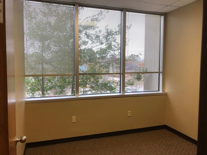 More Photos Of 3029 S Sherwood Forest Blvd, Baton Rouge Loft Creative Space For Lease