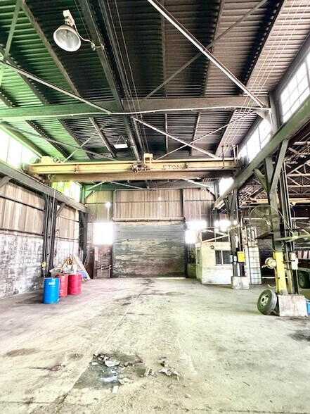 More Photos Of 295 Meadow Ave, Washington Warehouse For Sale