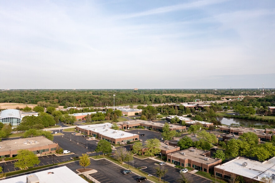 More Photos Of 1091-1099 W Hawthorn Dr, Itasca Unknown For Lease