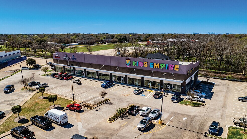 More Photos Of 10404 Gulf Fwy, Houston Storefront For Lease