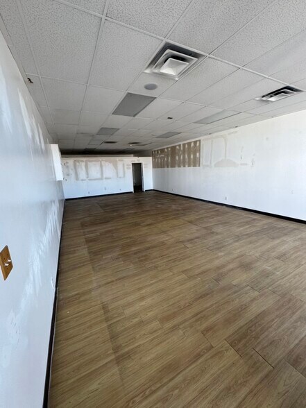 More Photos Of 4875-4889 S Redwood Rd, Salt Lake City General Retail For Lease