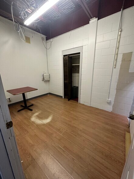 More Photos Of 732R Lynnway, Lynn Warehouse For Lease