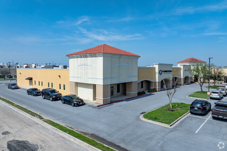 More Photos Of 4101-4179 Crosspoint Blvd, Edinburg Medical For Sale