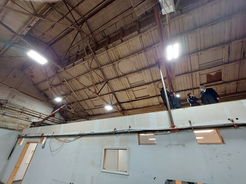 More Photos Of 4 53rd St, Brooklyn Warehouse For Lease