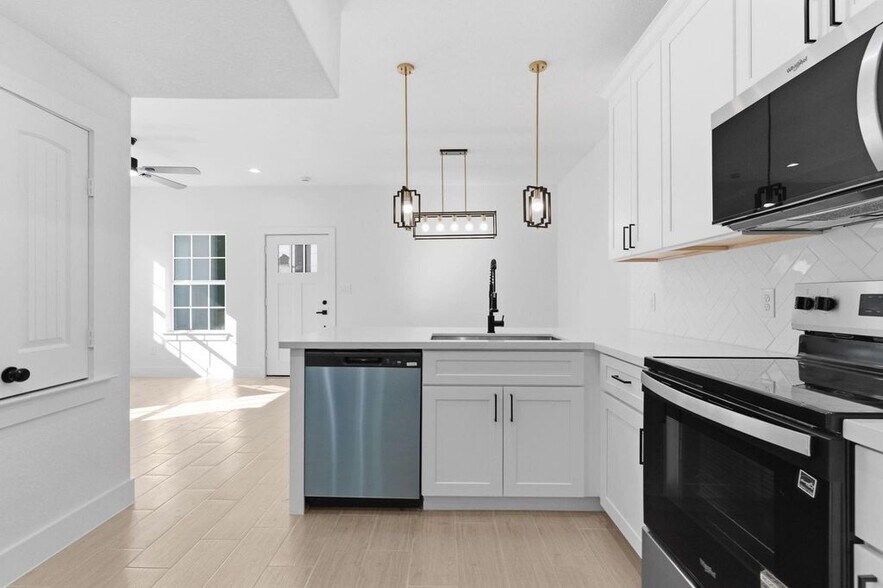 More Photos Of 428 Rhode Island st, Houston Apartments For Sale