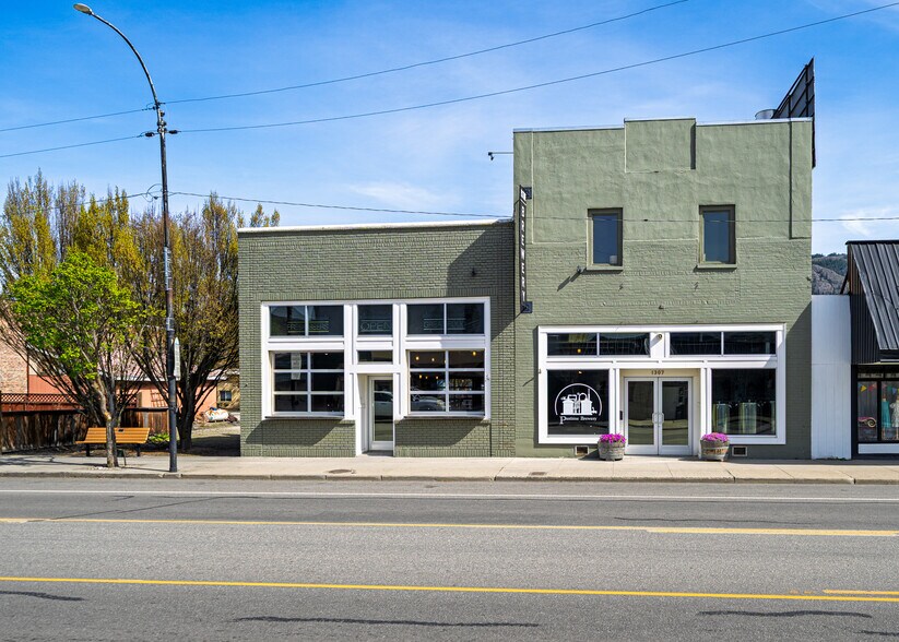 More Photos Of 1307 Main St, Oroville Bar For Sale
