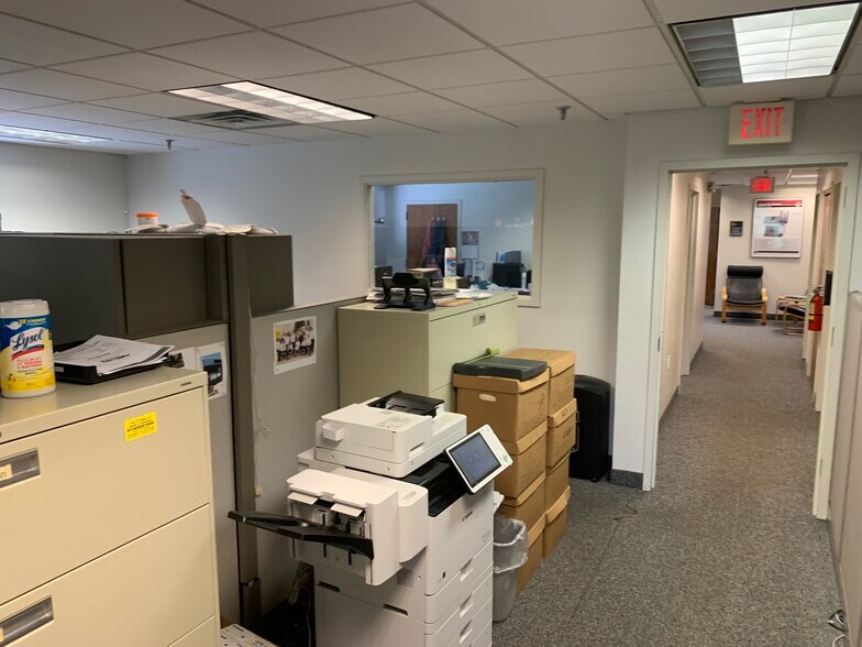 More Photos Of 16 Park Way, Upper Saddle River Warehouse For Lease