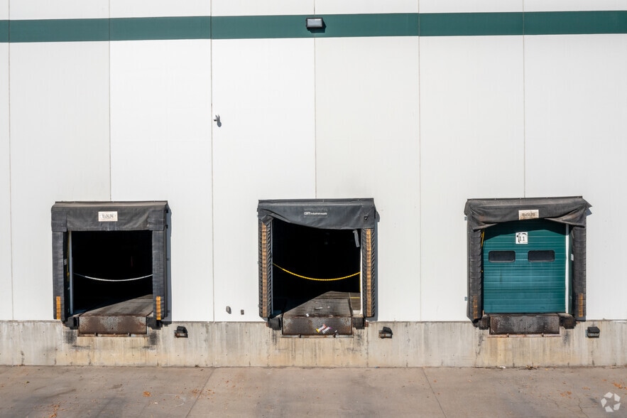 More Photos Of 4660-4770 68 Ave SE, Calgary Warehouse For Lease