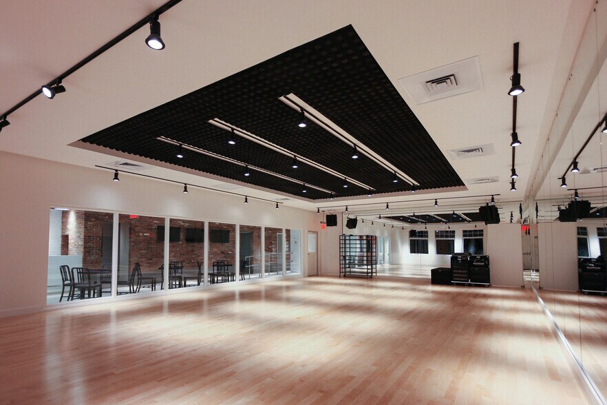 More Photos Of 23-27 2nd Ave, New York Storefront Retail Office For Lease