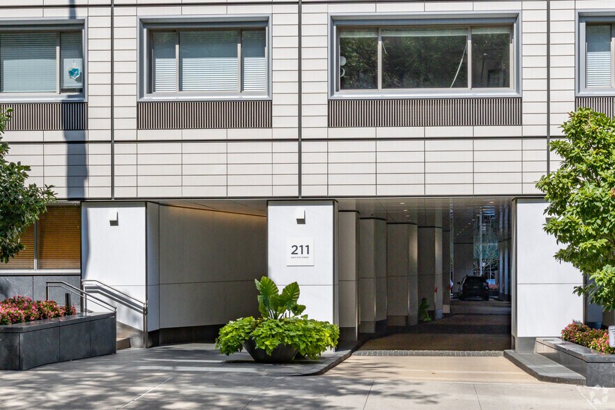 More Photos Of 211 E 70th St, New York Apartments For Lease