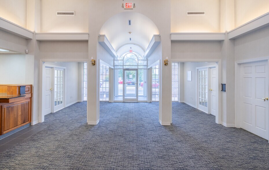 More Photos Of 602 N Main St, Anderson Bank For Sale