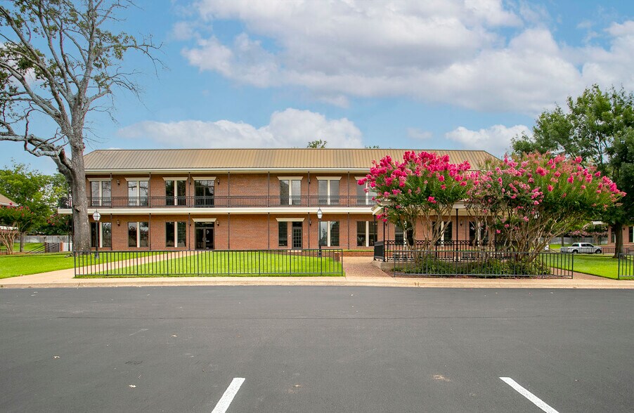 More Photos Of 3300 S Broadway Ave, Tyler Unknown For Lease