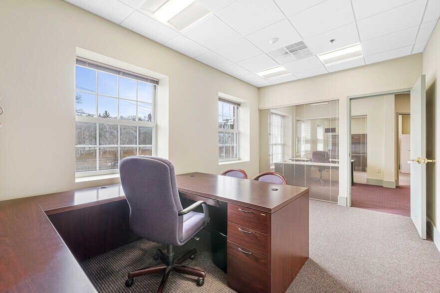 More Photos Of 319 Auburn St, Newton Medical For Lease