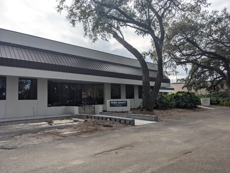 More Photos Of 5905 Johns Rd, Tampa Warehouse For Sale