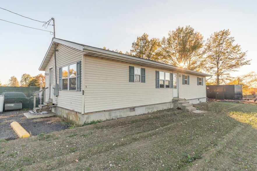 More Photos Of 14617 Kettlersville Rd, Wapakoneta Light Distribution For Sale