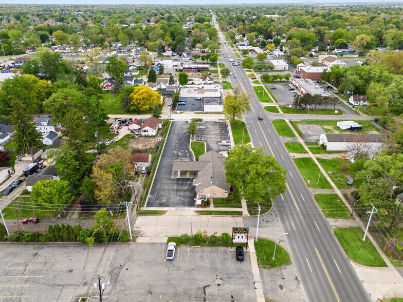 More Photos Of 29049 Joy Rd, Westland Bank For Lease