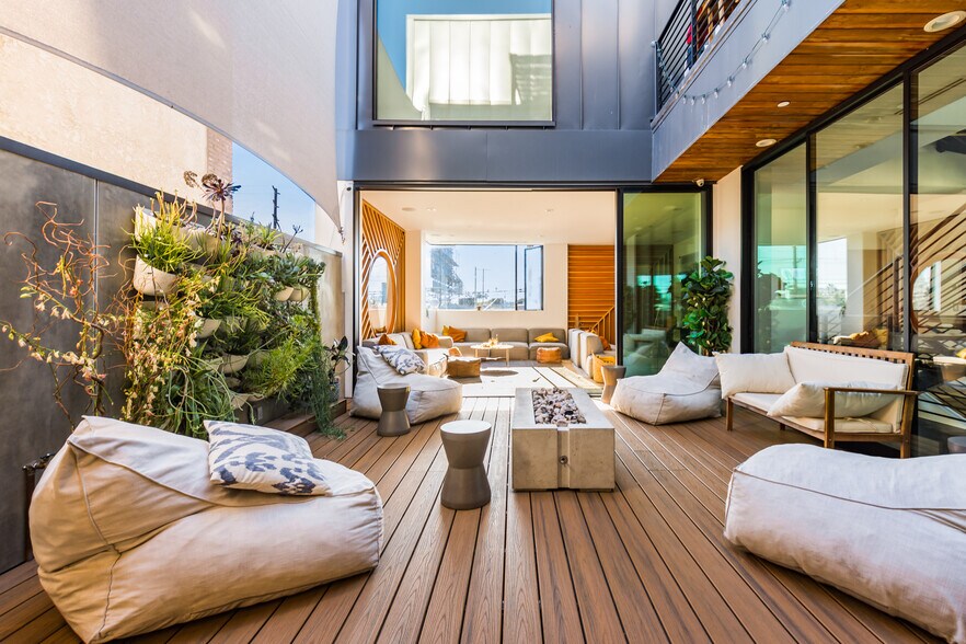 More Photos Of 2478 Penmar Ave, Venice Dormitory For Sale