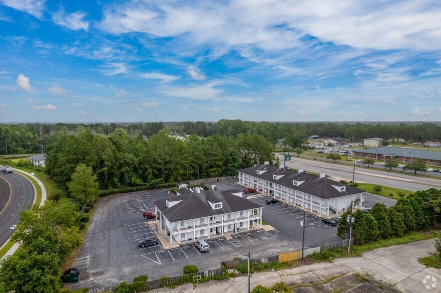 More Photos Of 205 N Highway 301, Jesup Hotel For Sale