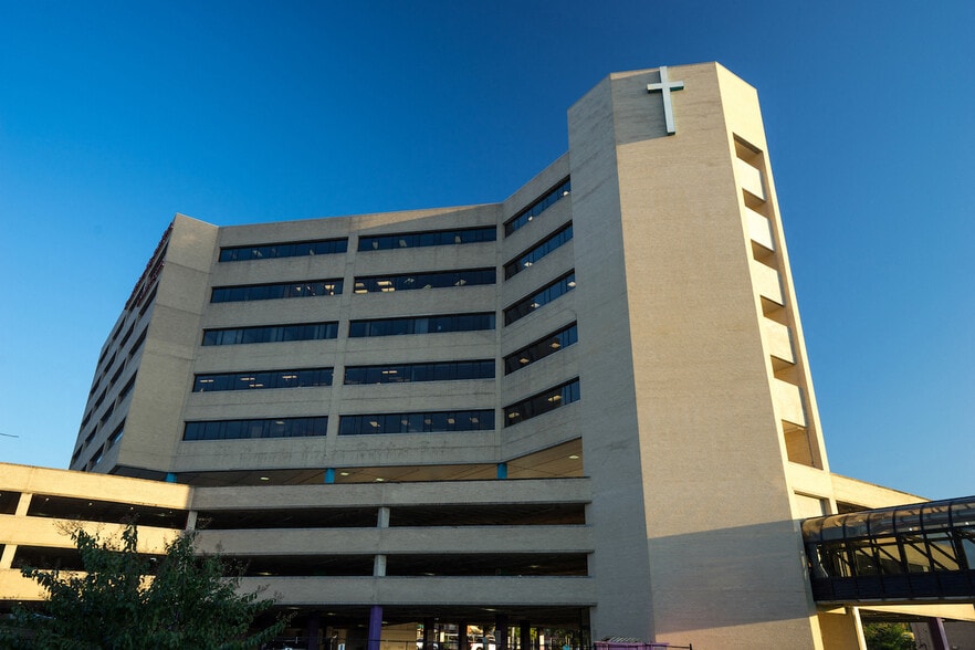 More Photos Of 725 Glenwood Dr, Chattanooga Medical For Lease