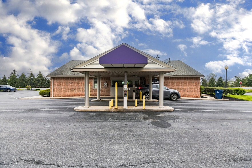 More Photos Of 1950 Old Philadelphia Pike, Lancaster Bank For Sale