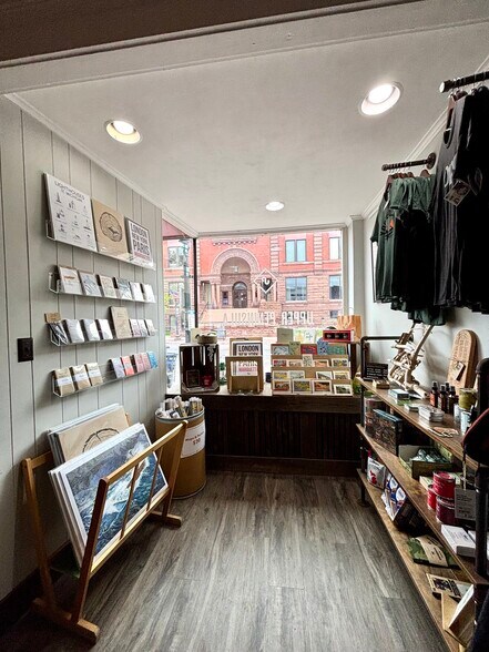 More Photos Of 221 W Washington St, Marquette Flex For Sale