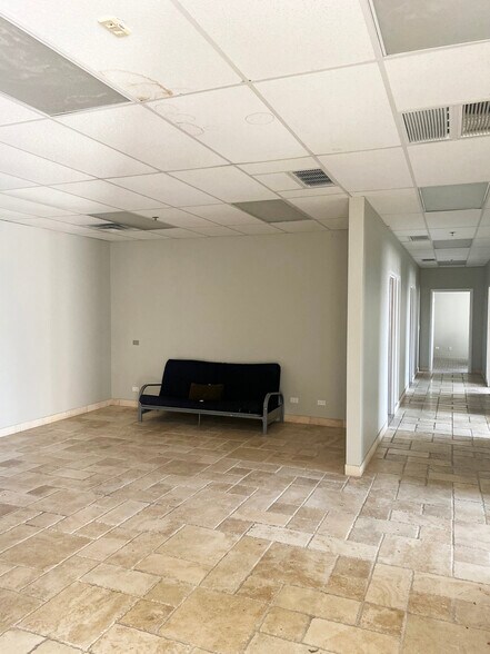 More Photos Of 3483-3491 Swenson Ave, St Charles Warehouse For Lease