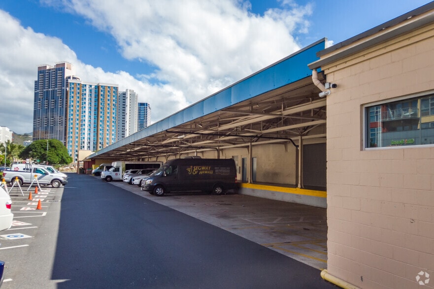 More Photos Of 670 Auahi St, Honolulu General Retail For Lease