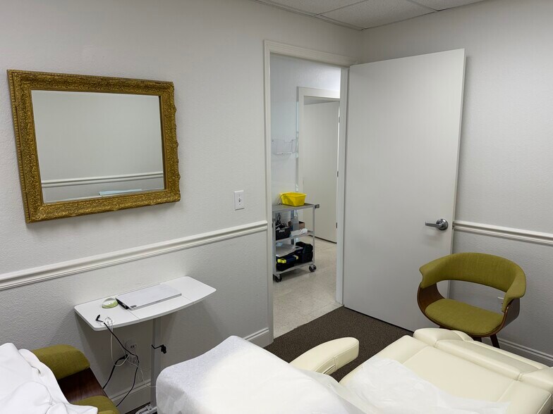 More Photos Of 9371 Cypress Lake Dr, Fort Myers Unknown For Lease