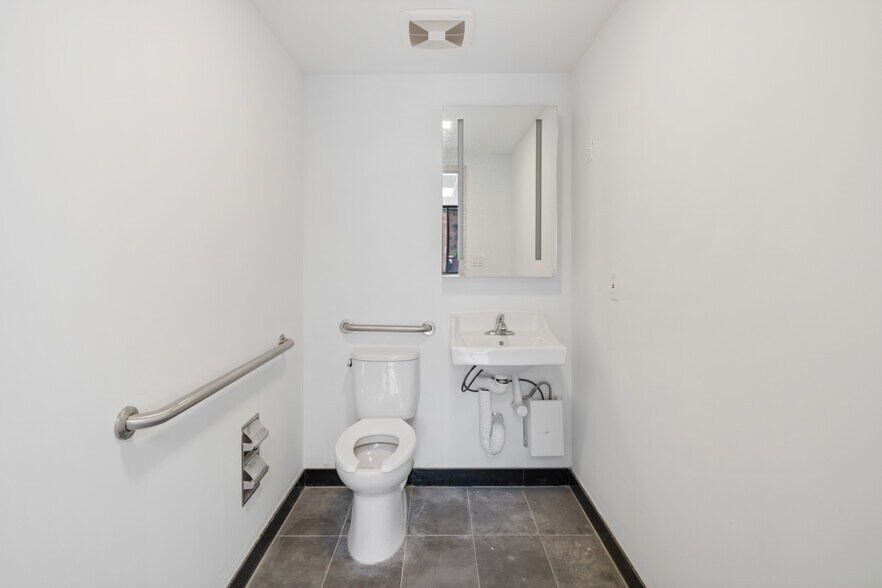 More Photos Of 136-41 41st Ave, Flushing Medical For Sale