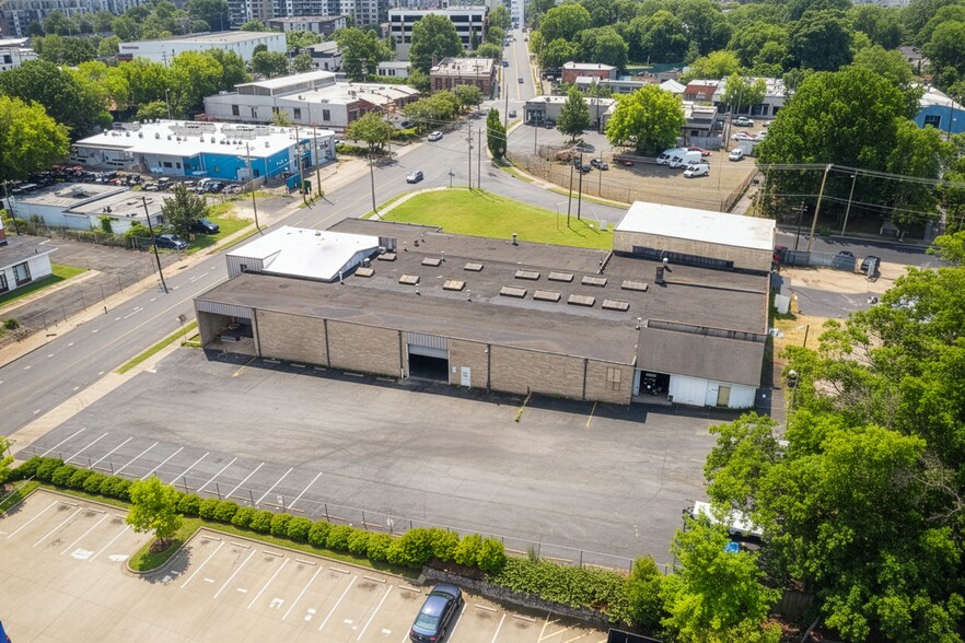 More Photos Of 511 W Summit Ave, Charlotte Flex For Sale