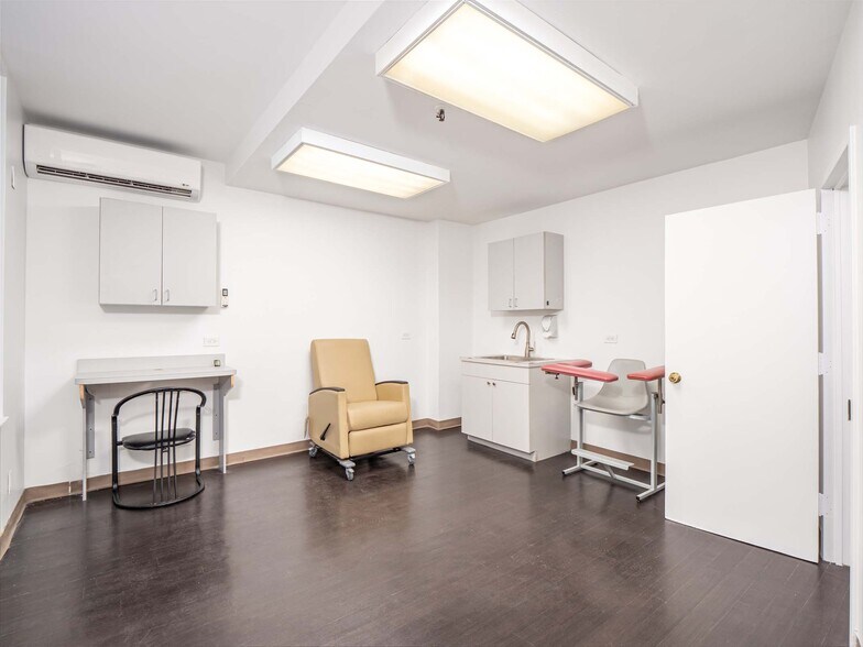 More Photos Of 251 W 19th St, New York Apartments For Sale