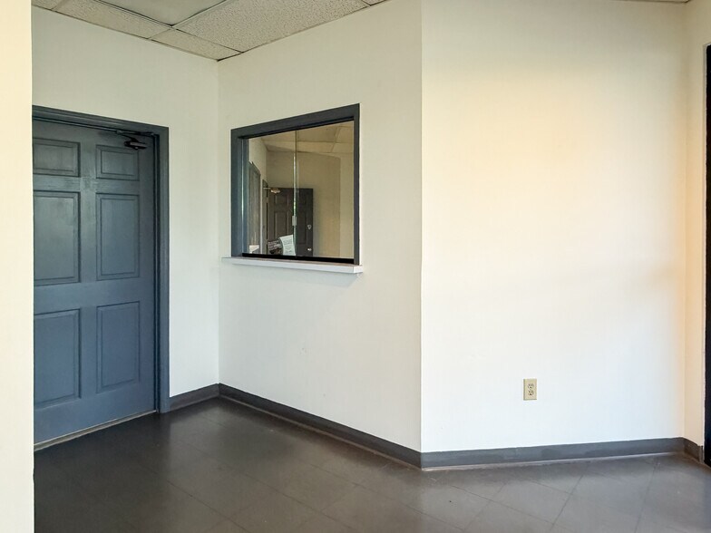 More Photos Of 2413 Savannah Hwy, Charleston Office For Lease