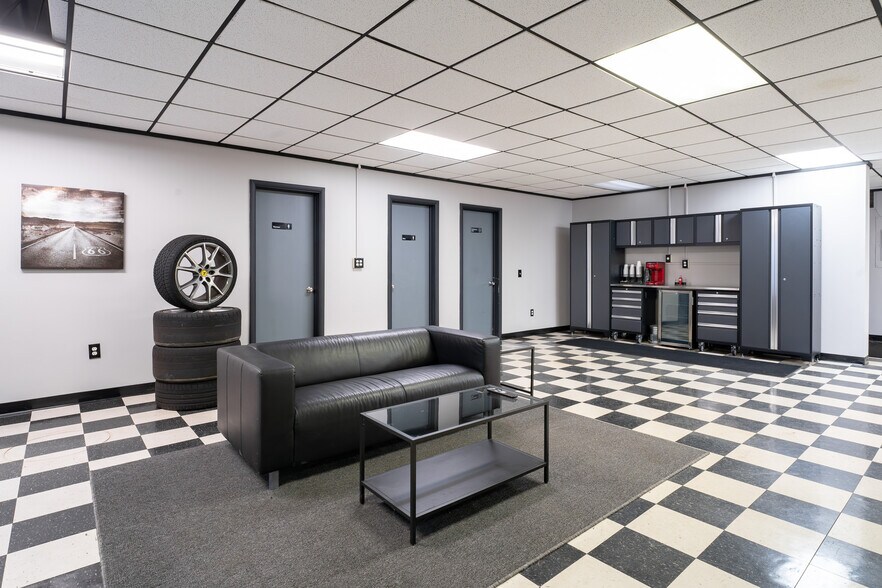 More Photos Of 901 Riverview Dr, Kalamazoo Auto Repair For Sale