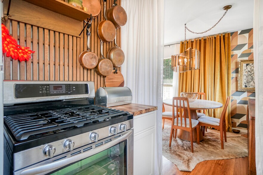 More Photos Of 904 N Spaulding Ave, Los Angeles Apartments For Sale