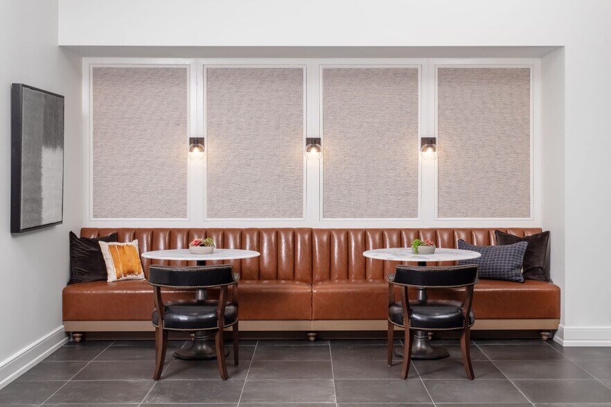 More Photos Of 1555 Ellinwood Ave, Des Plaines Apartments For Lease