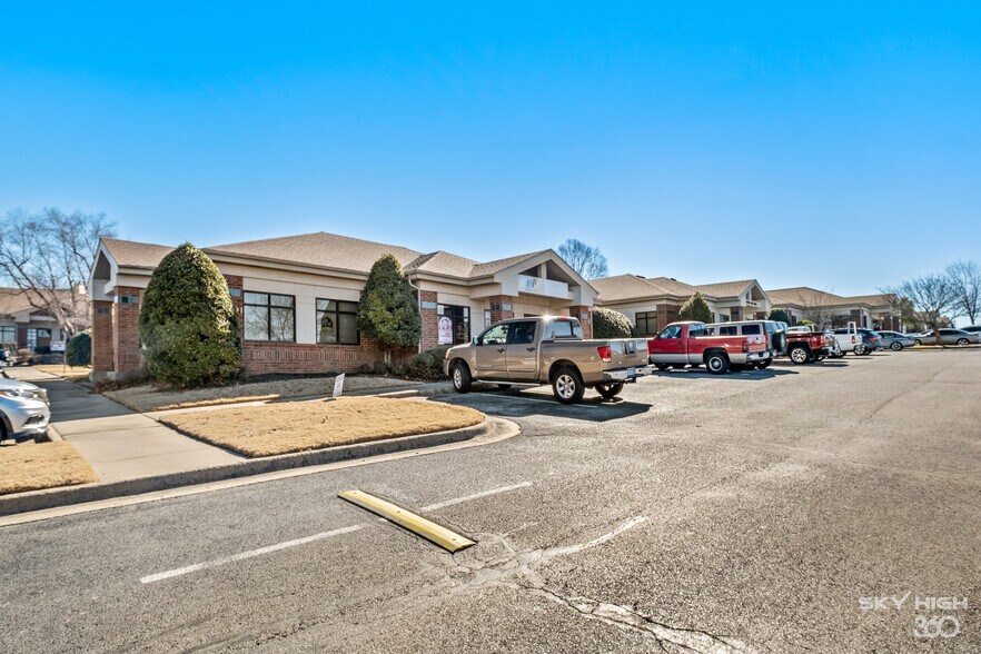 More Photos Of 3291 S Thompson St, Springdale Unknown For Lease