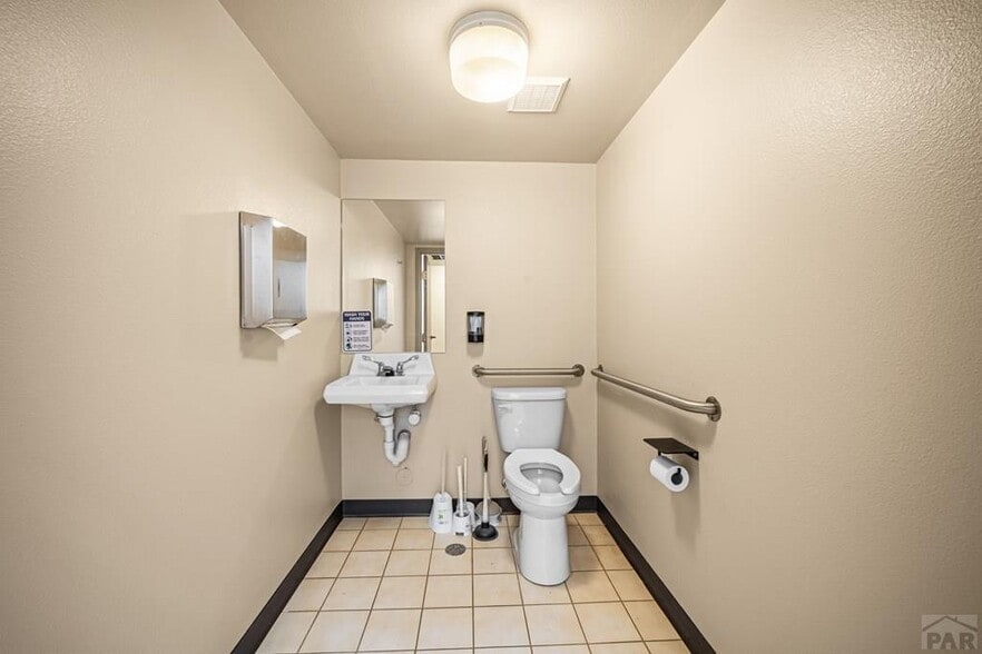 More Photos Of 19 E Abarr Dr, Pueblo Office For Lease