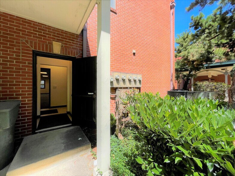 More Photos Of 18660 Sw Boones Ferry Rd, Tualatin Office For Lease