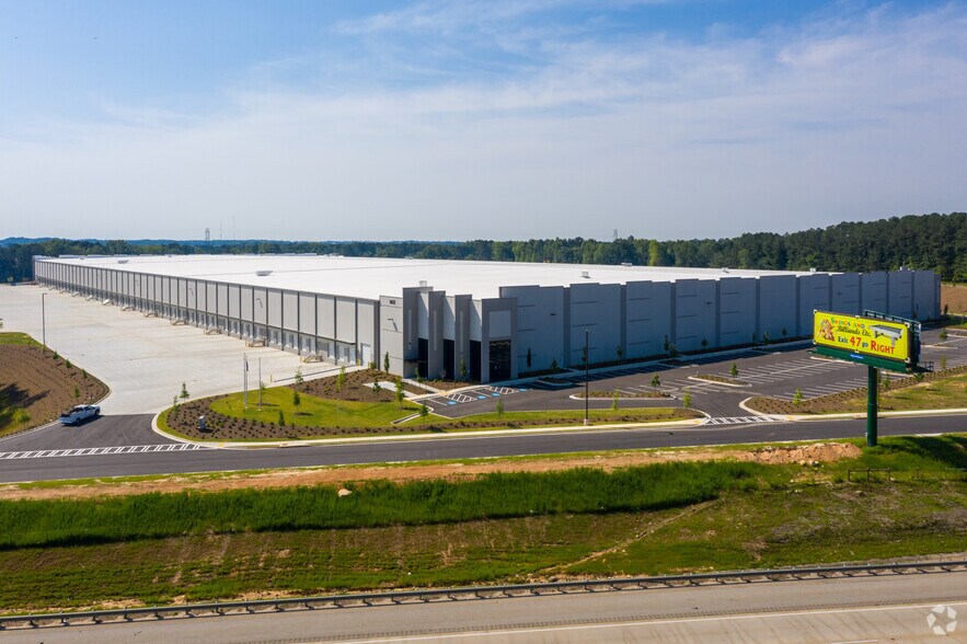 More Photos Of 1625 Oakley Industrial Blvd, Palmetto Distribution For Lease