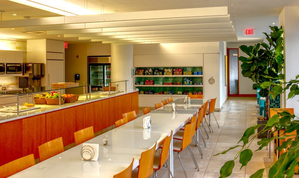More Photos Of 800 Third Ave, New York Office For Lease